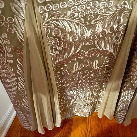 Alex Evenings champagne floral embroidered evening dress - Picture 2 of 5